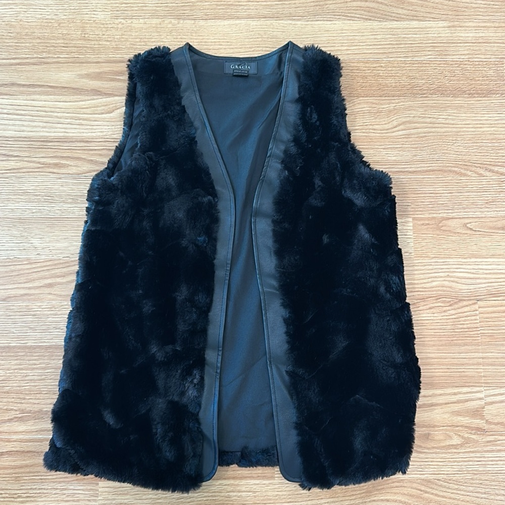 Gracia Faux Fur Vegan Black Sleeveless Vest Size S EUC